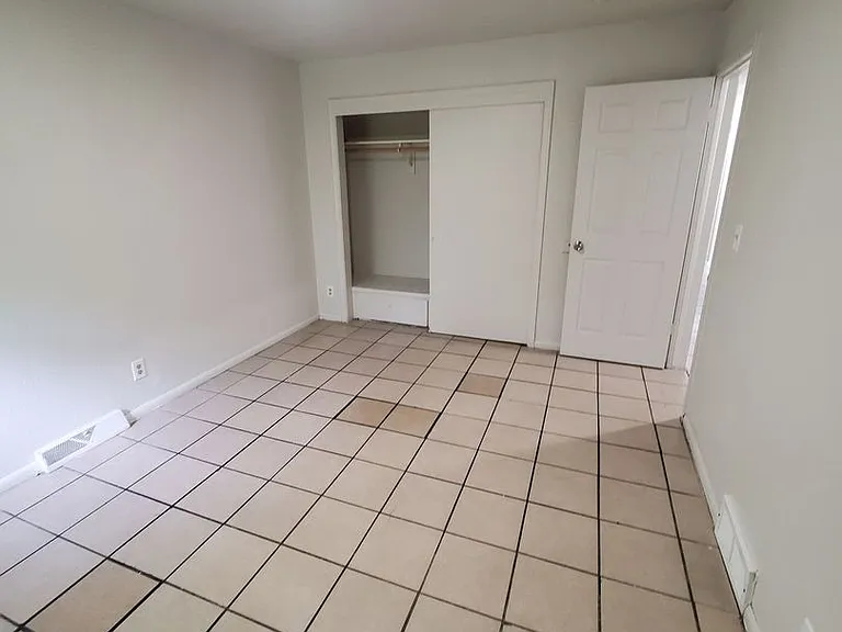 5541-5543 N 35th St. (Duplex) — Photo 6