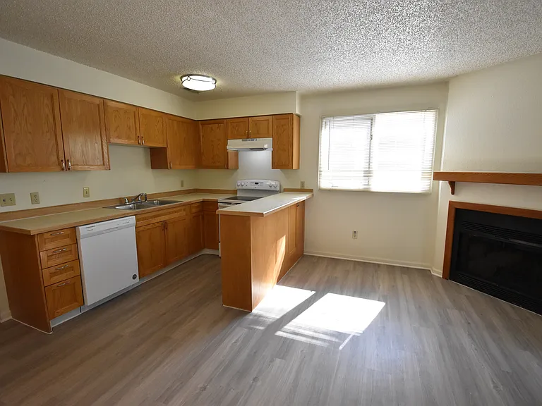1921 Walnut St #102 — Photo 32
