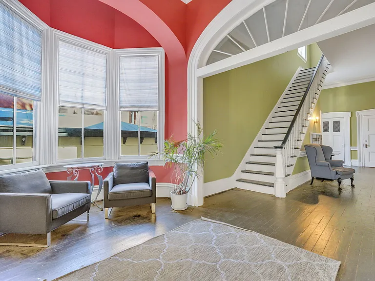 112 E Harris St — Photo 10