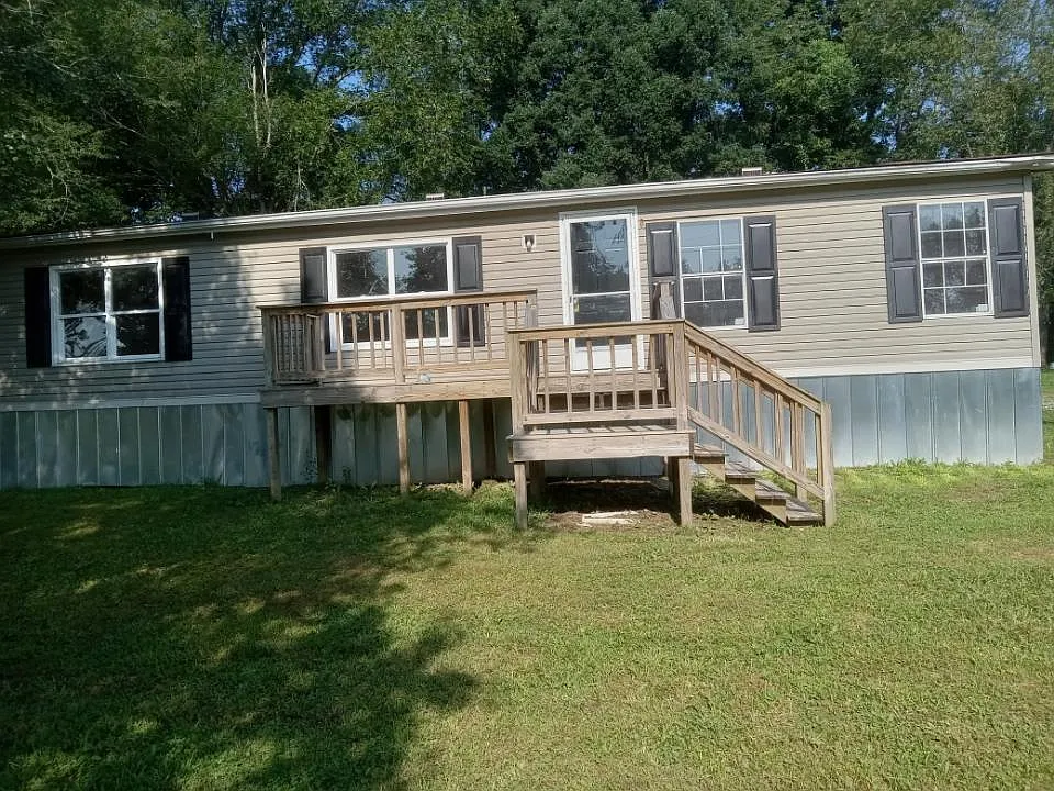 3 bed, 1152 sqft, $1,300 — Photo 2