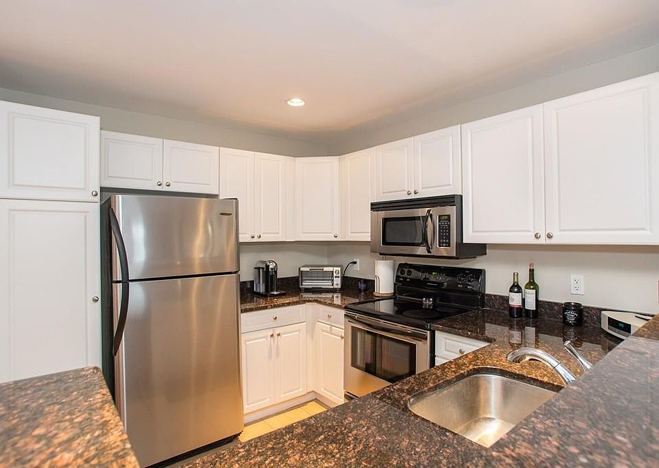 1st image of 10 Seaport Dr APT 2516