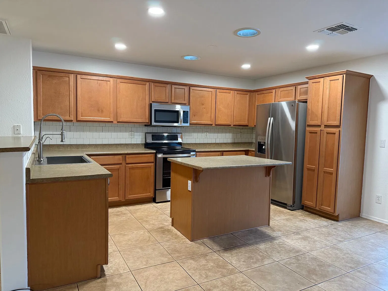 3 bed, 1704 sqft, $2,300 — Photo 1