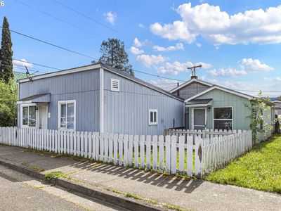 215 E 2nd Ave, Riddle, OR, 97469
