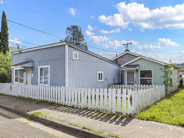 215 E 2nd Ave, Riddle, OR 97469
