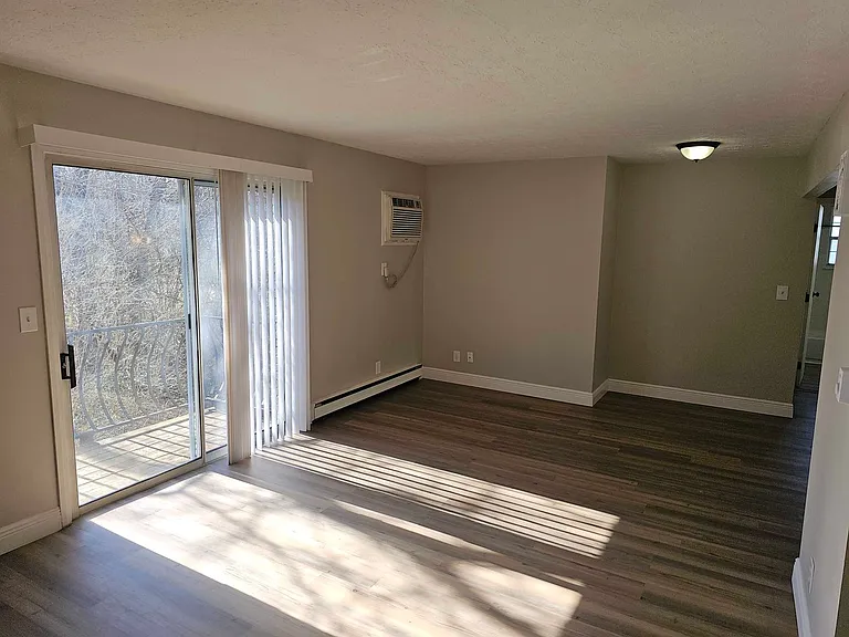 Willow Run Apartments — Photo 19