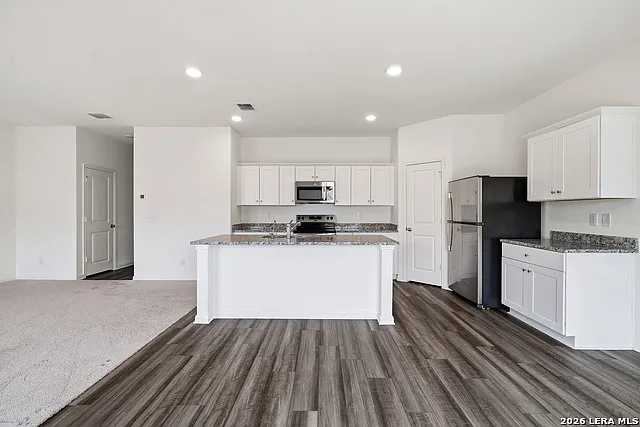 4 bed, 3.0 bath, 2261 sqft, $1,895 — Photo 2