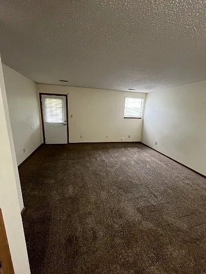 516 Cantebury Dr #B — Photo 2