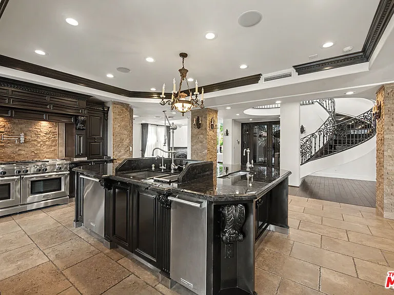 12608 Promontory Rd — Photo 15