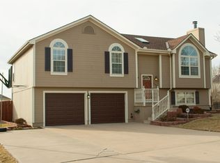 706 Meadow Ln, Raymore, MO 64083
