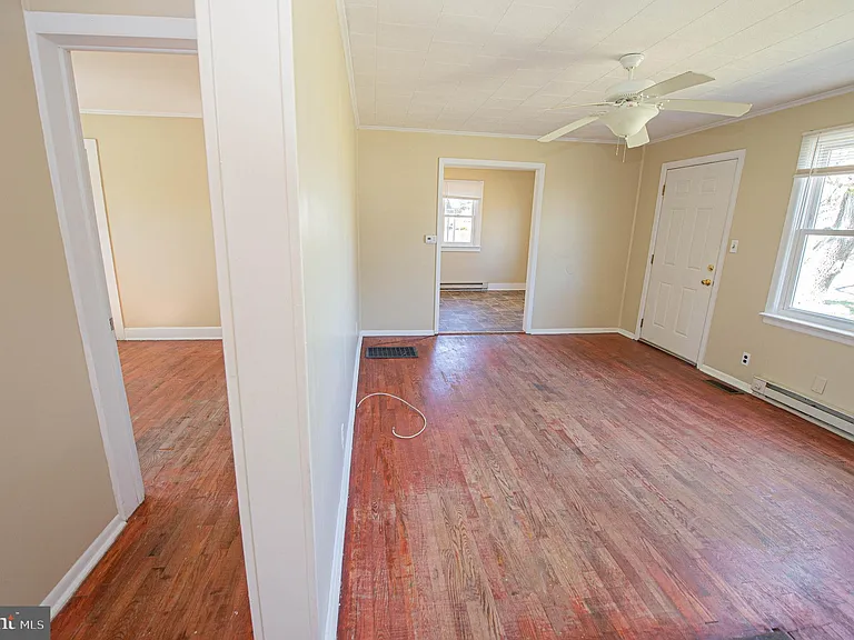 602 E Main St — Photo 42