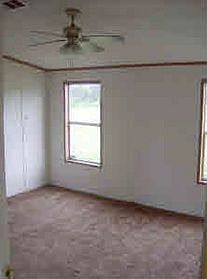 4th image of 303 Thornhill Estates Ct