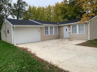 1606 Memorial Dr, Pekin, IL 61554