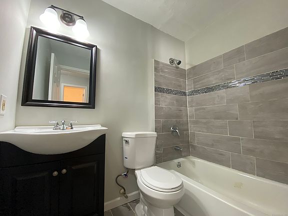 5th image of 32 Old Foxon Rd APT 36