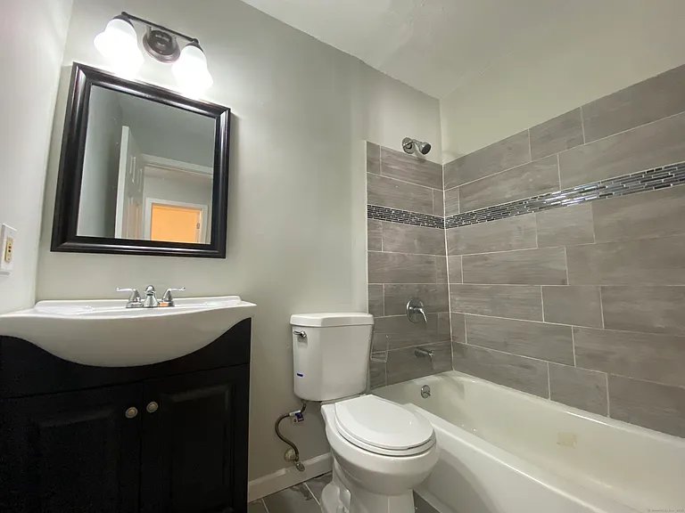 32 Old Foxon Rd #36 — Photo 5