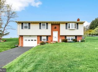 922 Hobart Rd, Hanover, PA 17331