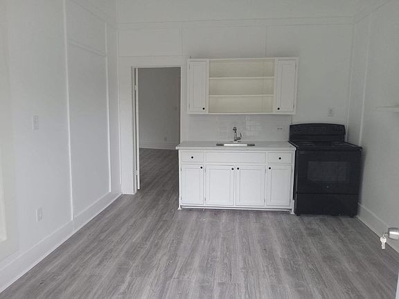 3rd image of 690 Avenue E