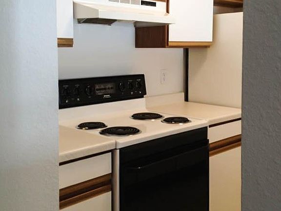 Ample counter and cabinet space