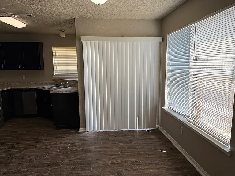 3208 Green Valley Dr — Photo 5