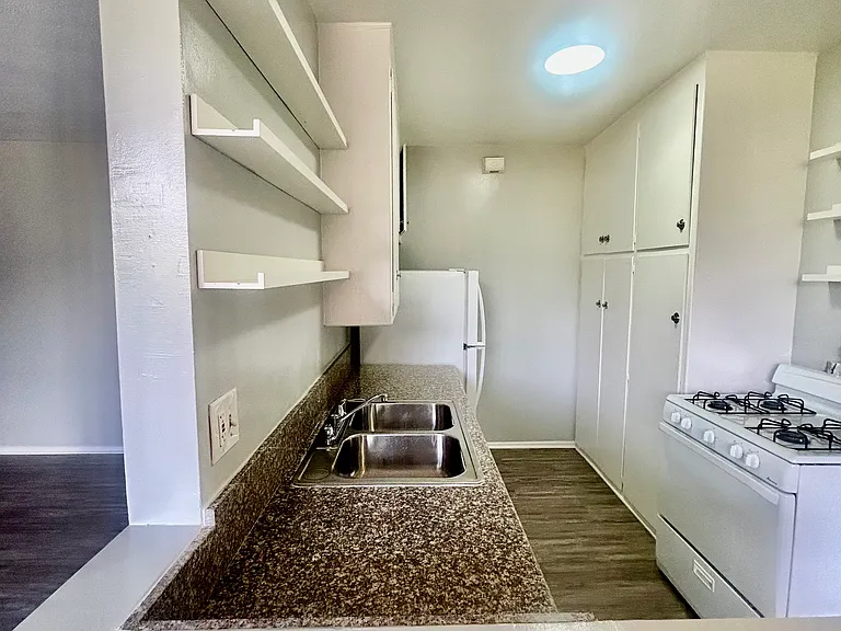 1428 Havenhurst Dr #16 — Photo 7