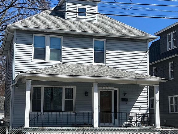 3rd image of 611 Moosic St