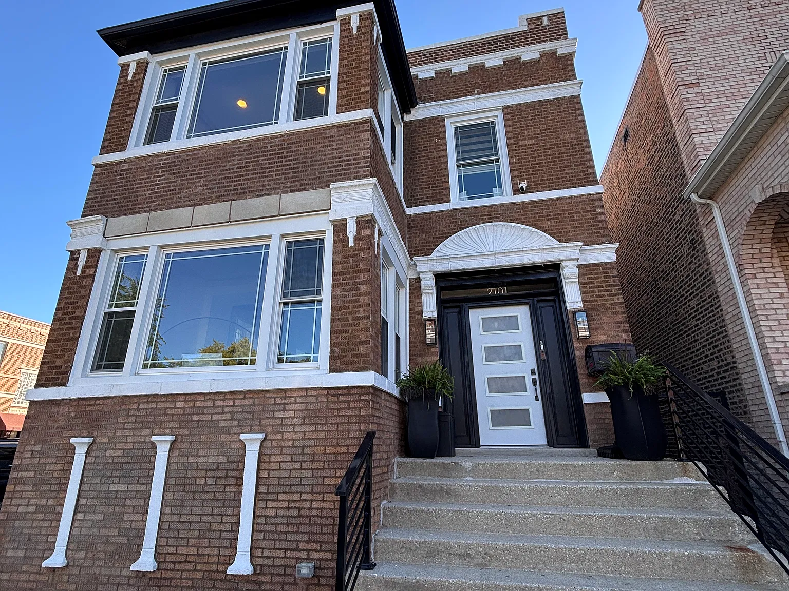 3 bed, 1.5 bath, 1200 sqft, $2,500 — Photo 1