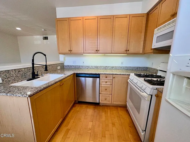 80 N Raymond Ave #108 — Photo 9