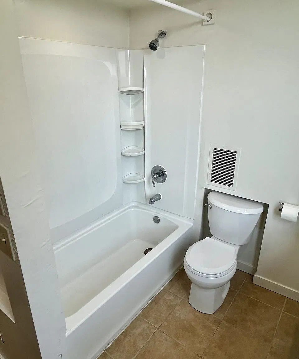 6 bed, 3000 sqft, $4,350 — Photo 3