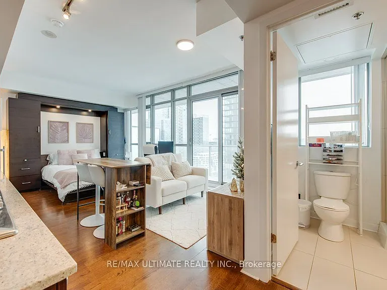 375 King St W #2710 — Photo 3