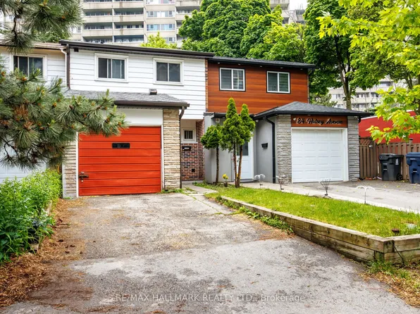 82 Halsey Ave #3, Toronto, ON M4B 1A9