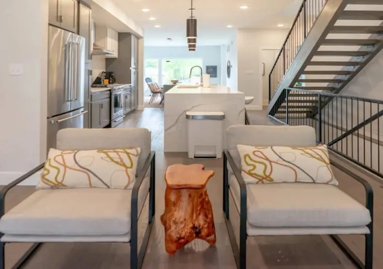 Beautiful Modern 3BR in the Grove — Photo 4