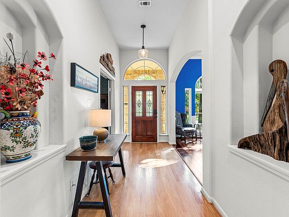 5th image of 39 E Hobbit Glen Drive