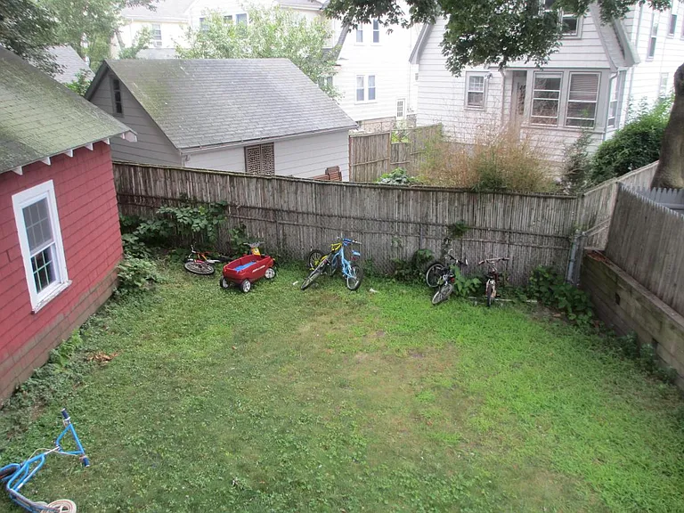 21 Alma Ave — Photo 8