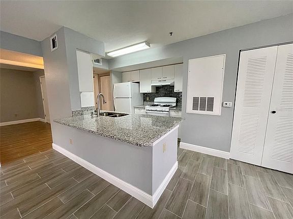 3rd image of 1612 Columbia Arms Cir Unit 137