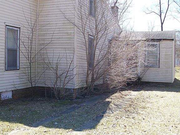 4th image of 307 Pokagon St