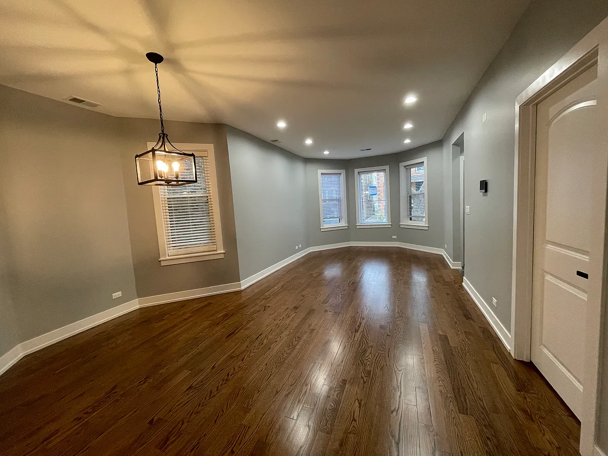 Building Photo - 3141 N Ridgeway Ave #1