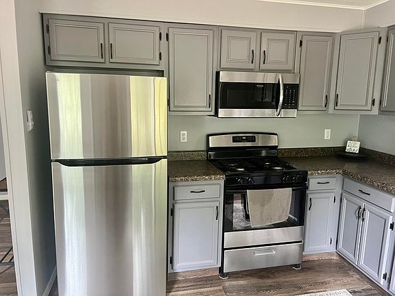 3rd image of 10567 Alpine Dr