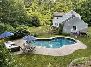 68 Ledgeview Ln, Guilford, CT 06437