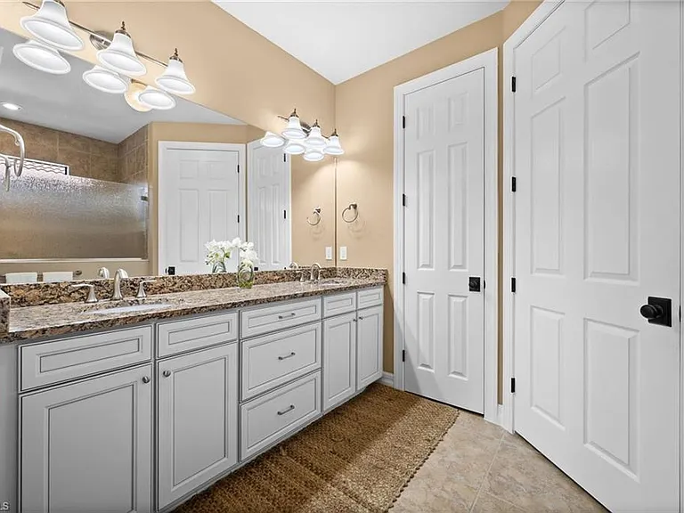 14750 Laguna Dr — Photo 26
