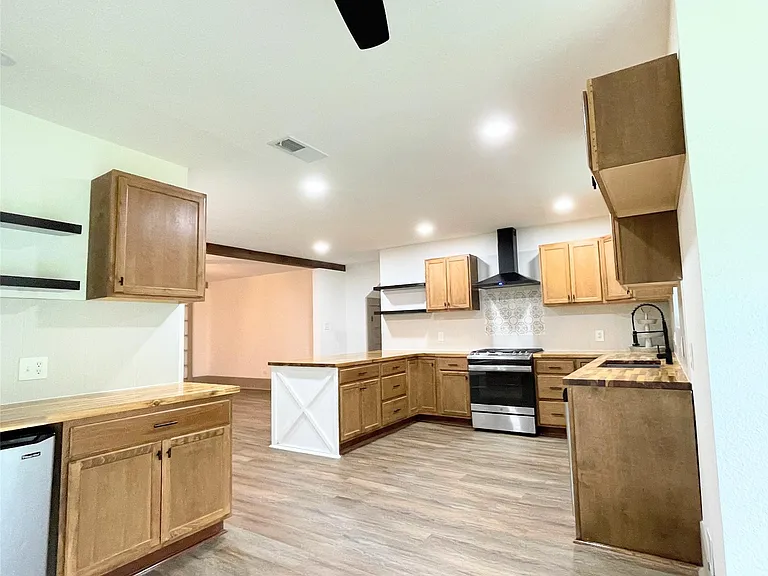 210 W Crescent Dr — Photo 13