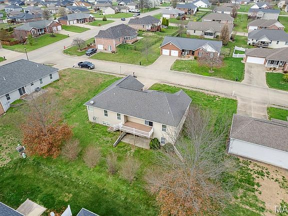 5th image of 2445 York Dr