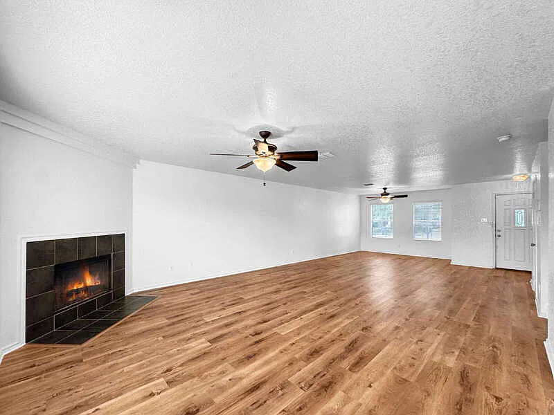 4 bed, 2.5 bath, 2296 sqft, $1,795 — Photo 2