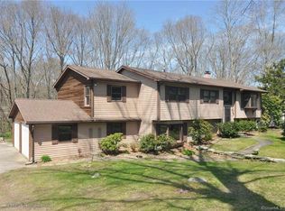 15 Fairview Dr, Pawcatuck, CT 06379
