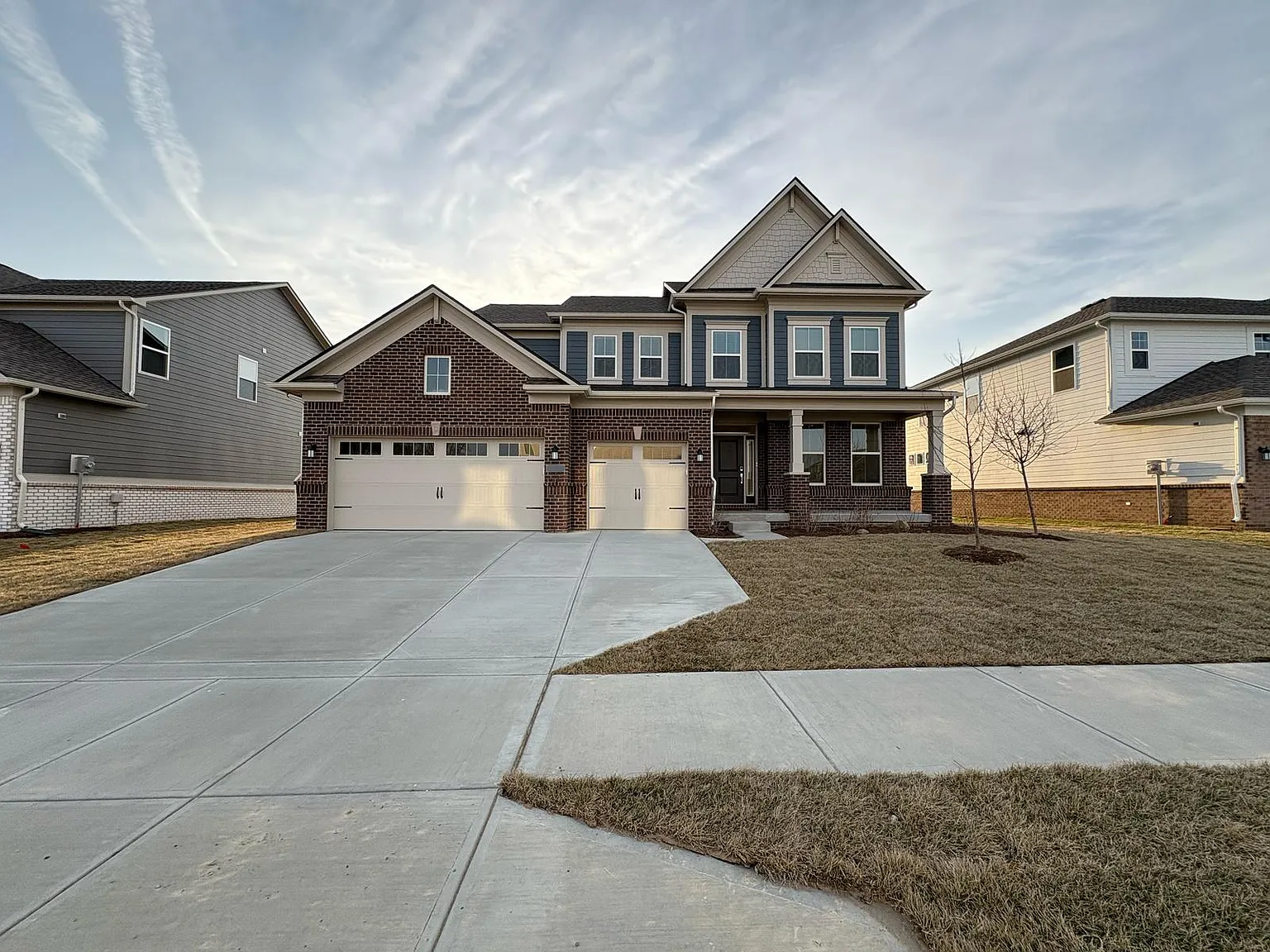 5 bed, 4.5 bath, 3703 sqft, $4,195 — Photo 2