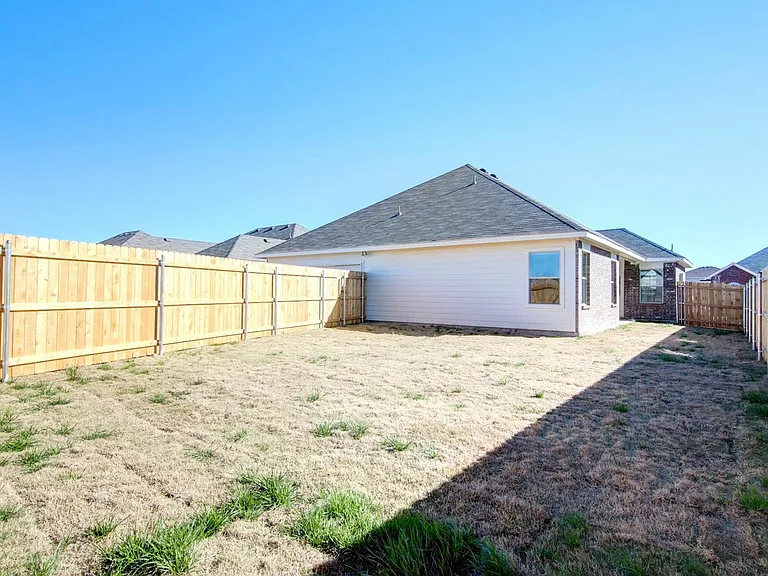 2045 Augusta St — Photo 5