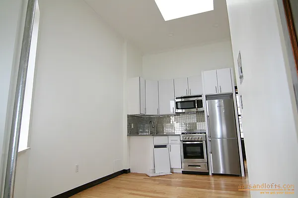 Rented by aptsandlofts.com | media 6