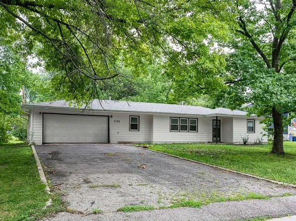 1151 S Delaware Dr, Tonganoxie, KS 66086
