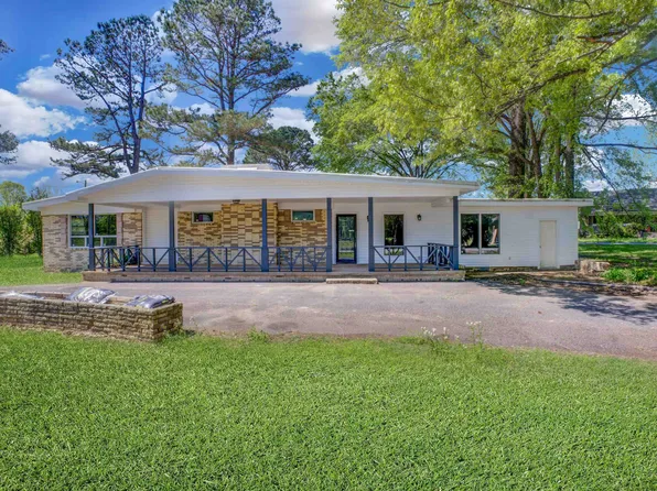 1097 Bear Creek Rd, Pinson, TN 38366