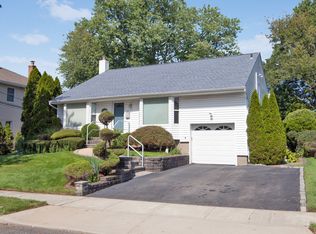 21 Ellis Dr, Syosset, NY 11791