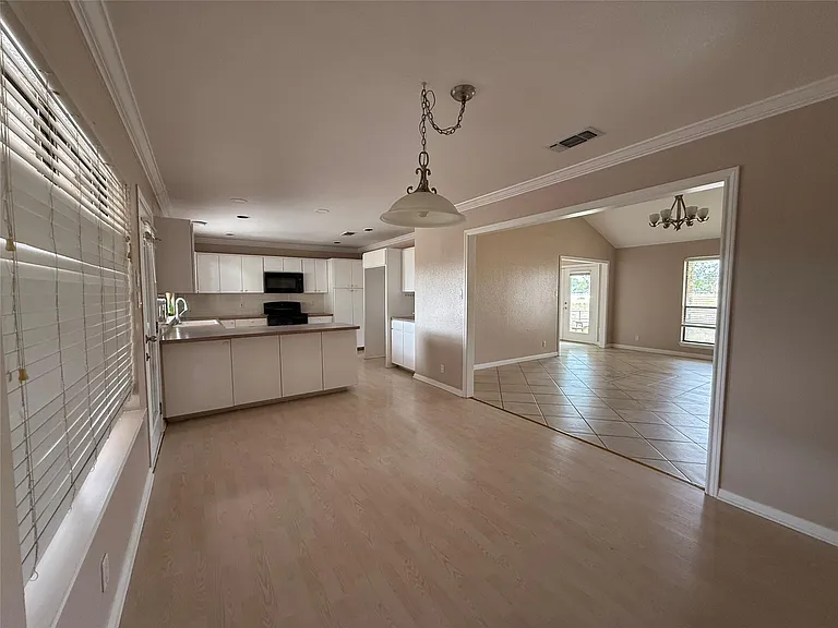 5850 Dacy Ln — Photo 4