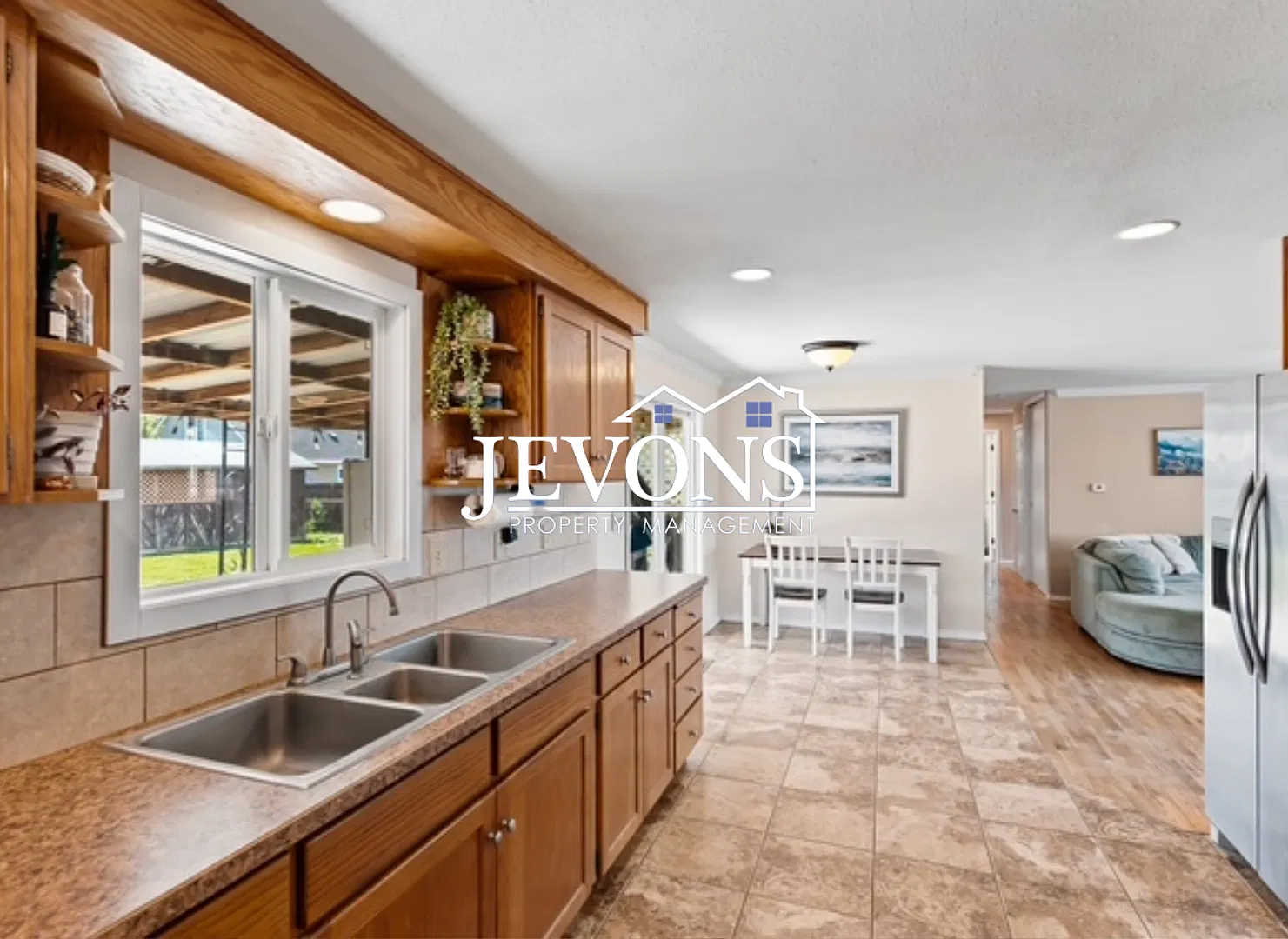 Coming soon! Charming Home in West Valley. — Photo 2